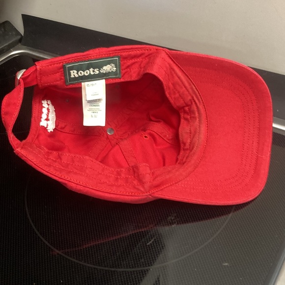 Roots red hat - Picture 3 of 6